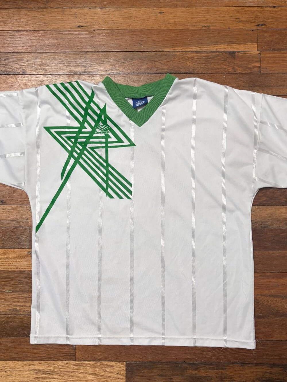 Vintage 90s Umbro Soccer Jersey [L] Green White Geometric Kit